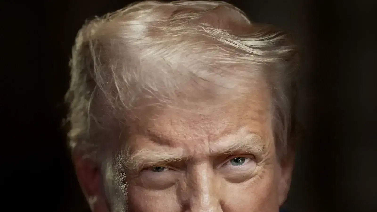 Official presidential portrait of Donald Trump, 2 June 2025, in a dark suit and blue tie, with the American flag and the presidential flag behind him. Photo by Daniel Torok / The White House, public domain, via Wikimedia Commons.